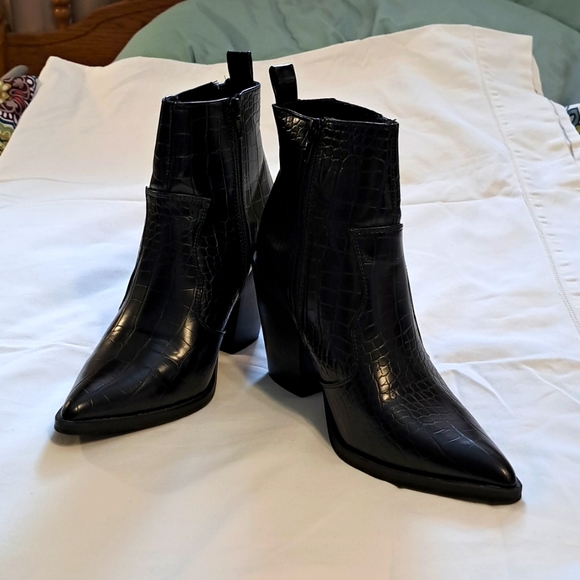 ASOS croc embossed bootie - Picture 3 of 13